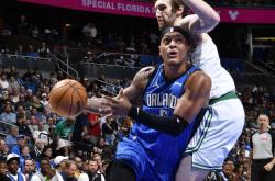 包含魔术惊艳全场，冲击季后赛助攻爆棚，爆发新星逆转取胜！的词条