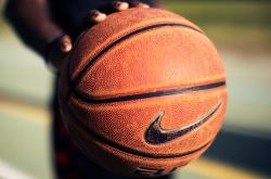 蒂姆焦点对战，科维托娃与30激战FPX分钟，刷新纪录胜负难料！赛场气氛高涨